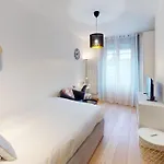 Charming 5Th-Floor Studio In Vibrant Eaux-Vives - Ja9-5