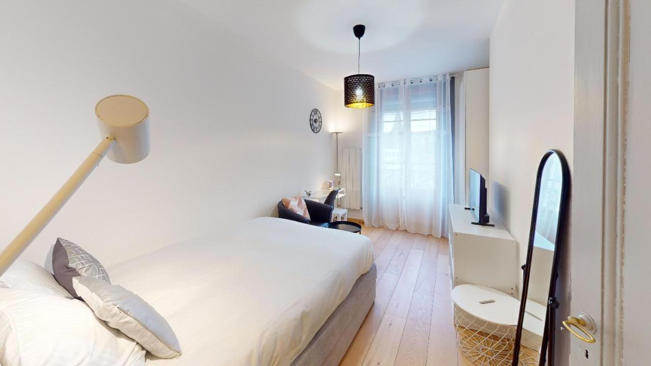 Charming 5th-floor In Vibrant Eaux-vives - Ja9-5